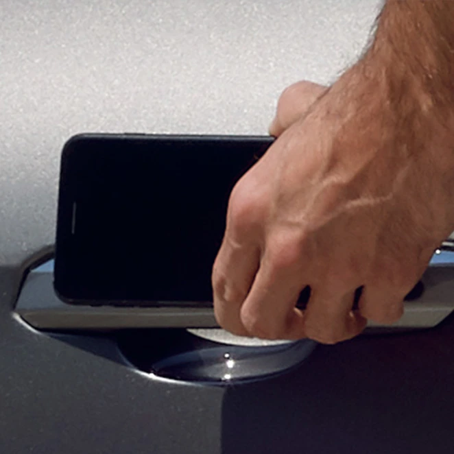 아우디 A4 폰 박스 및 무선충전