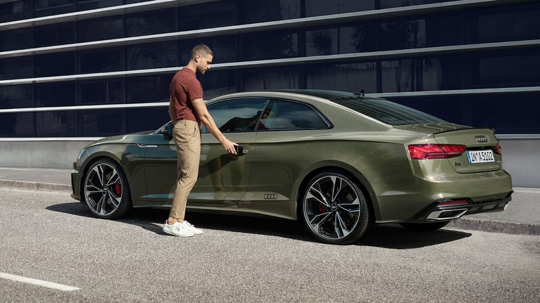 아우디 A5 Coupé 휴대전화 무선 충전 기능