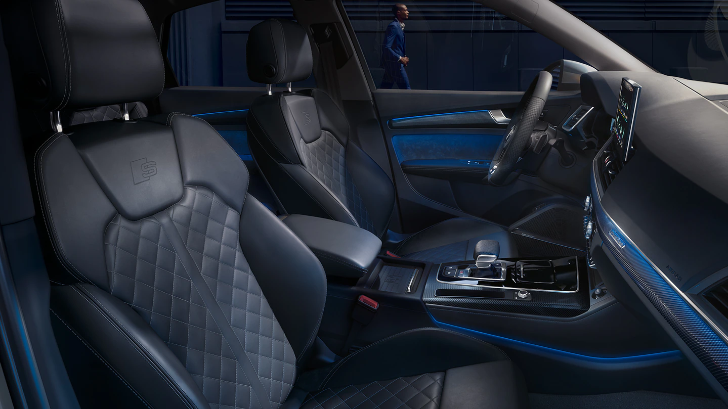 Cockpit view Audi SQ5 Sportback