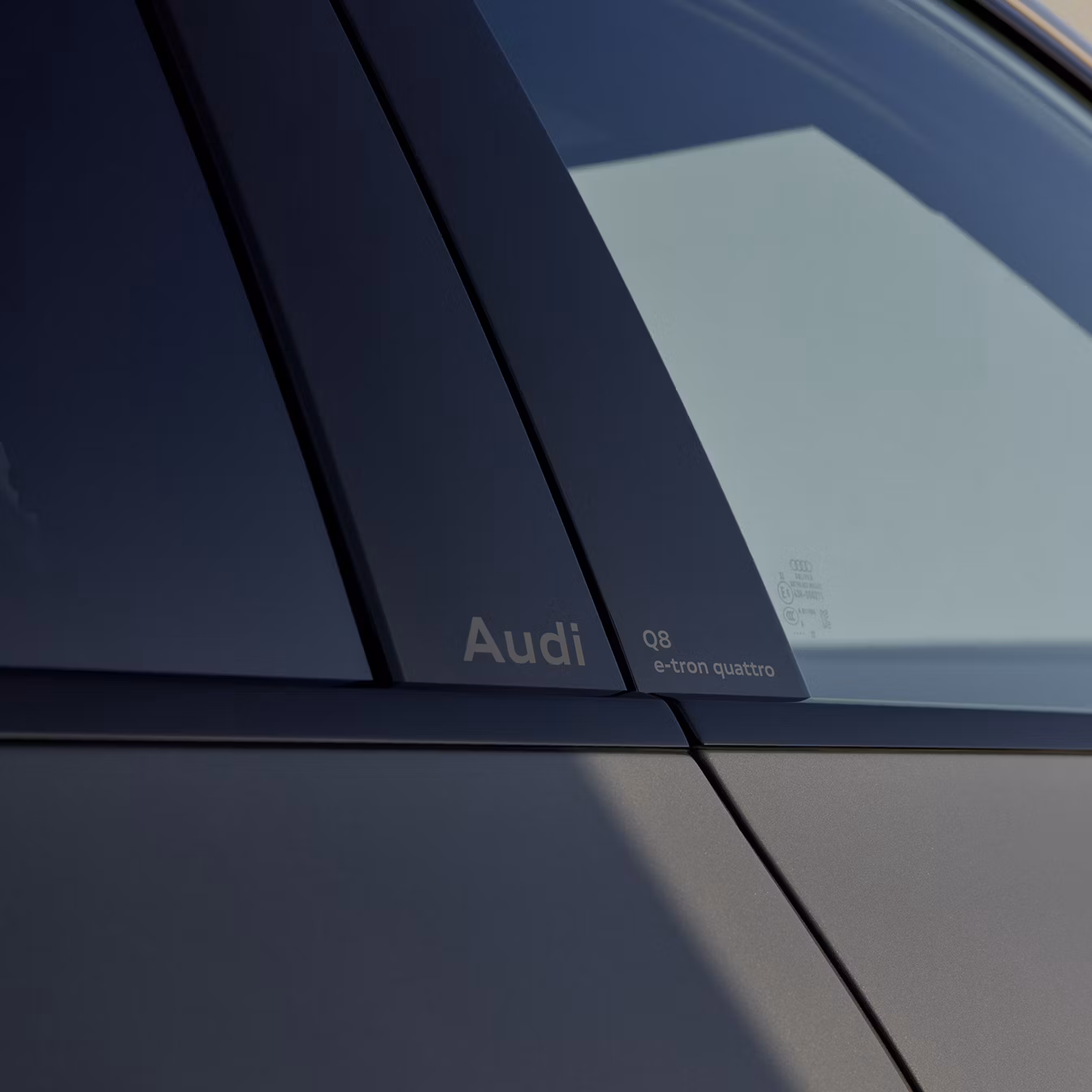 Modellbezeichnung B-Säule Q8 e-tron