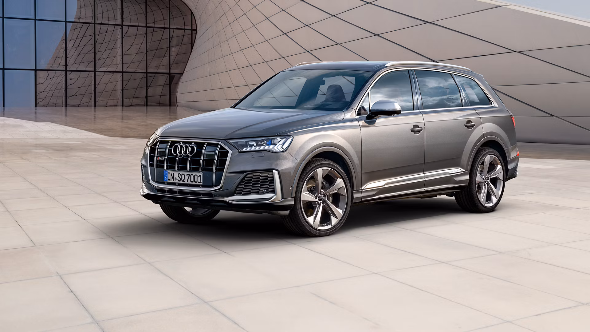 SQ7 TFSI front view