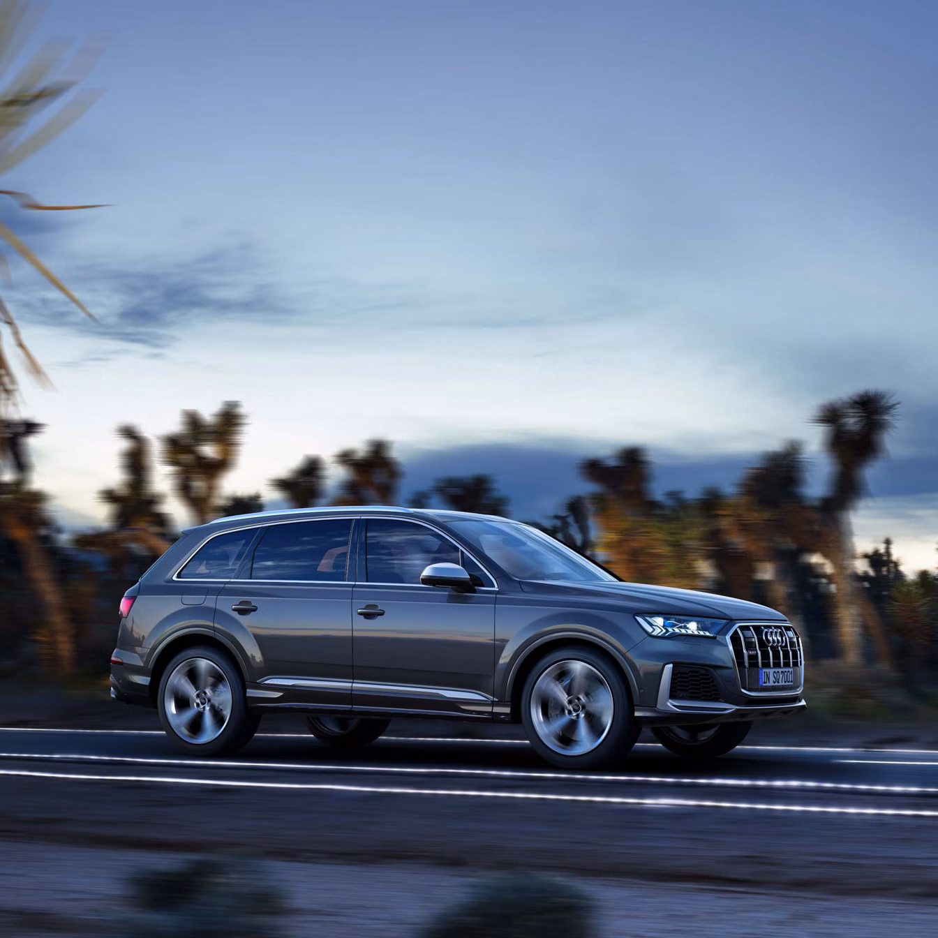 Side Audi SQ7 TFSi