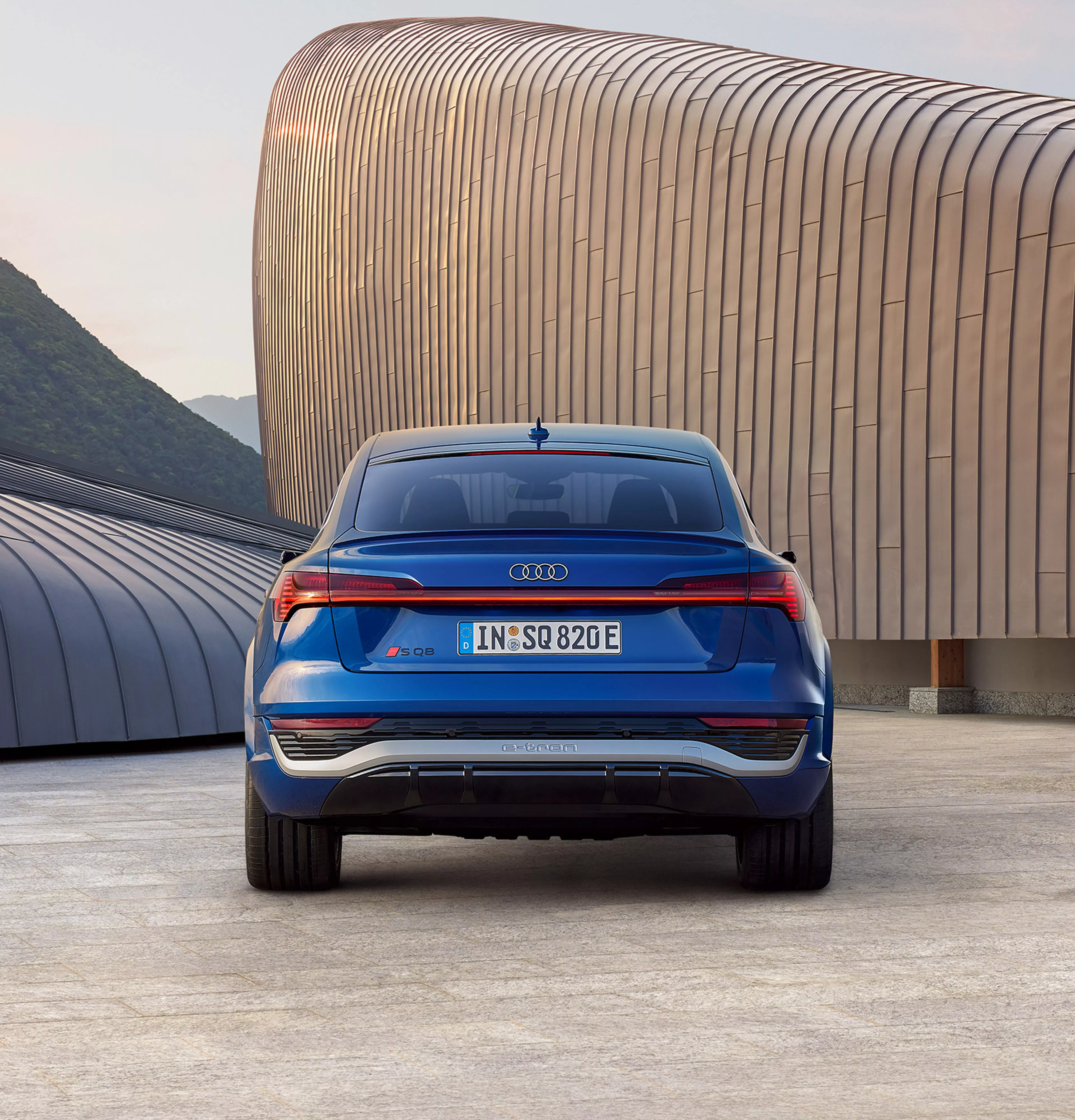 Rear view Audi SQ8 Sportback e-tron