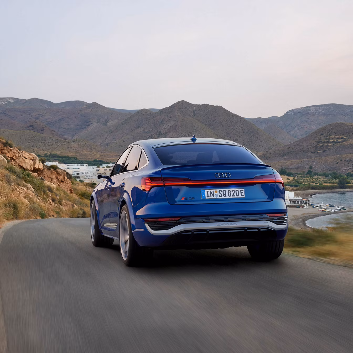 Dynamic rear view Audi SQ8 Sportback e-tron