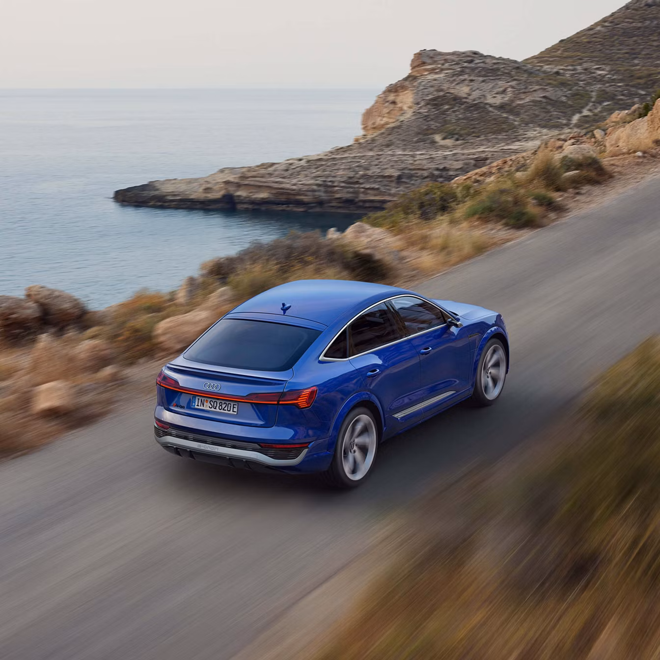 Dynamic top view Audi SQ8 Sportback e-tron